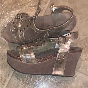 Pierre Dumas sandals wedge size 7.5